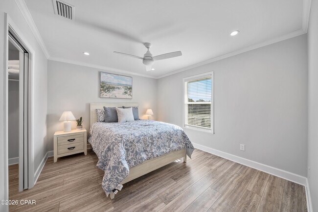 Building Photo - 121 Lakeside Cir