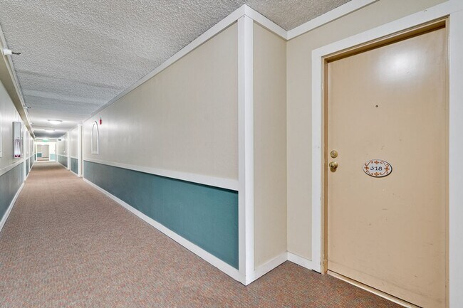 Building Photo - Top Floor Unit - Balcony - Elevator Access - Community Pool & Tennis Court