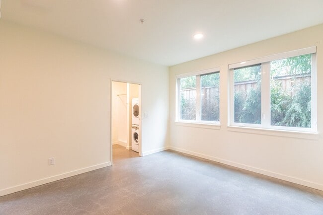 Building Photo - 2919 SE Division St