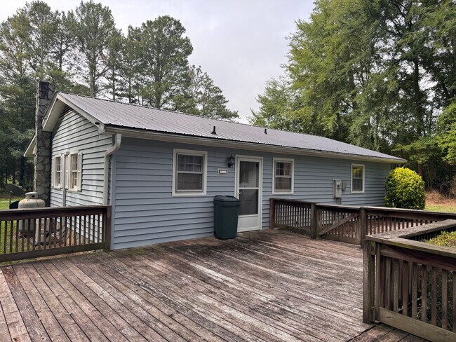 Building Photo - 3 Bed, 1 Bath Home located out in the country!