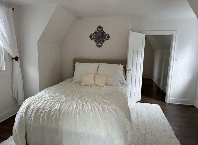 Building Photo - 7223 61st Ave SE