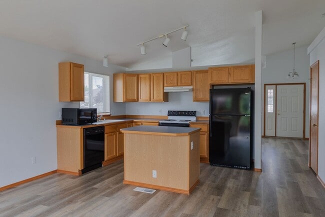 Building Photo - 1510 N Madson Ln