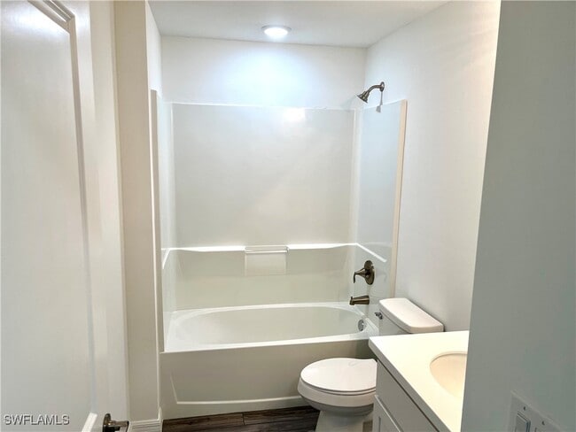 Building Photo - 4303 NE 12th Ct