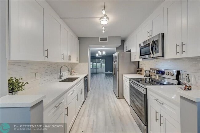 Building Photo - 1704 Andros Isle