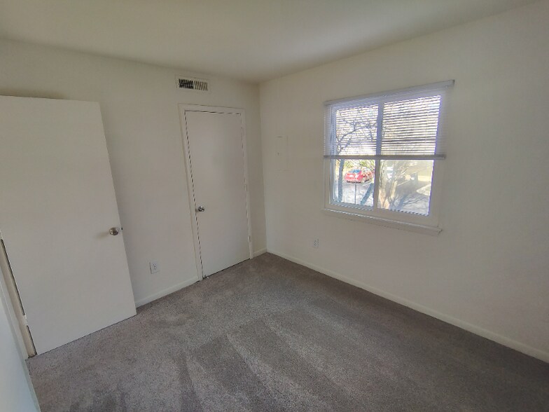 Building Photo - 600 Reusens Rd