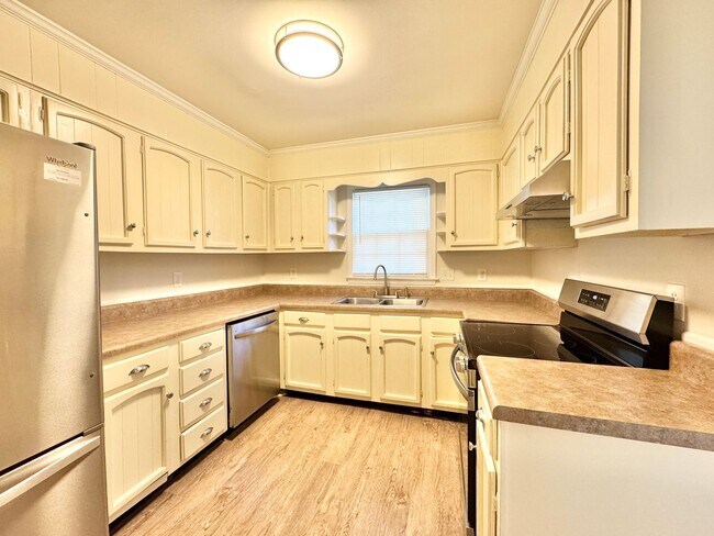 Building Photo - 5127 Lawndale Dr