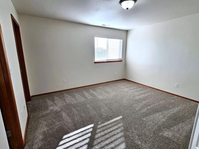 Building Photo - *360 TOUR AVAILABLE* Beautifully Remodeled...