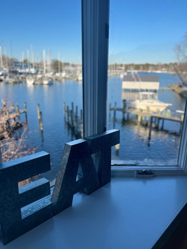 Building Photo - 14380 Calvert St