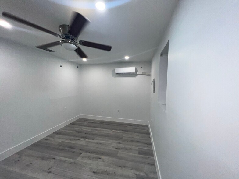 Building Photo - 6439 Willow Wood Ln