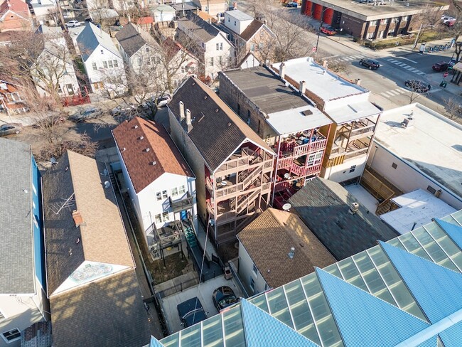 Building Photo - 2011 W Cullerton St