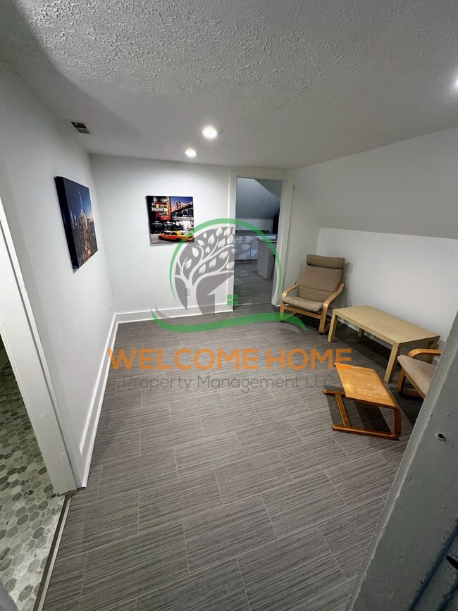 Building Photo - 19TH ST