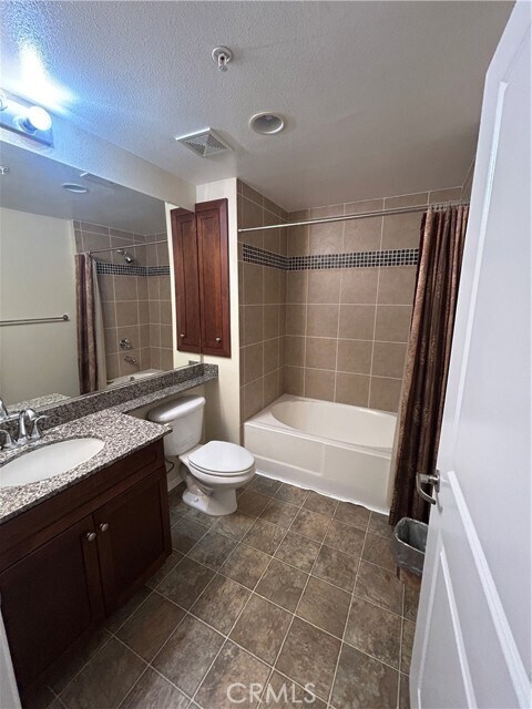 Building Photo - 1356 Scholarship