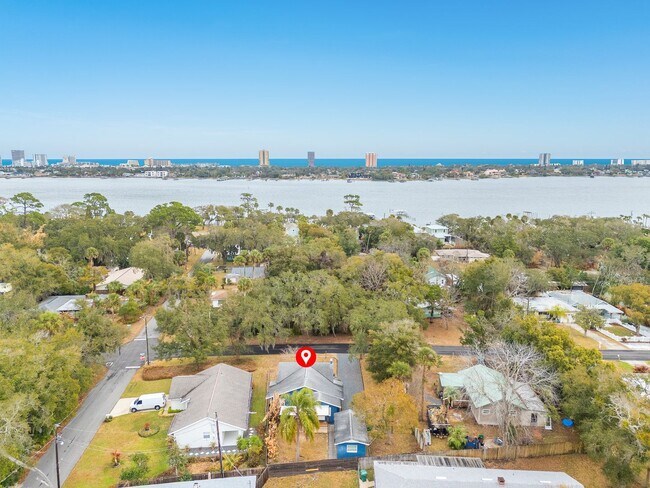 Building Photo - Historic GEM! – The First Female-Built Home in Holly Hill