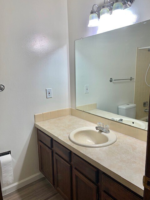Building Photo - 3 Bed/2 Bath Ranch Style Home near Lake Lo...