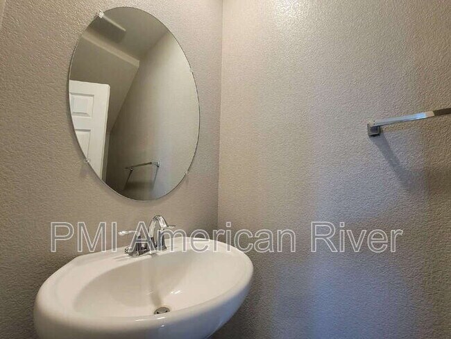 Building Photo - 3238 Chelmer Way