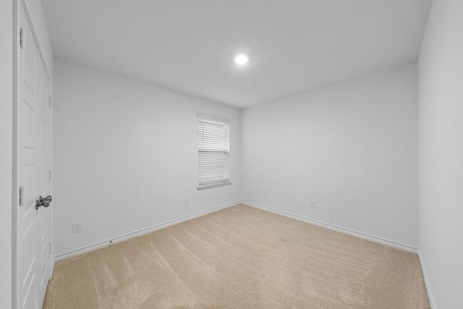 Building Photo - 817 Heartseed Ave