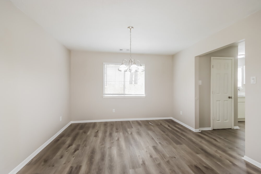 Building Photo - 18450 Hollow Oaks Cir