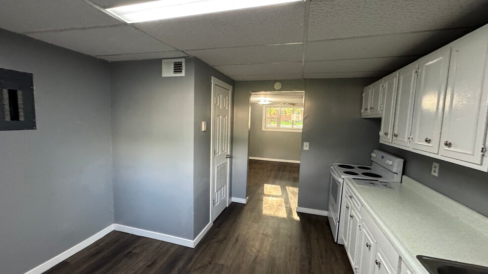 Building Photo - 511 N Platte Ave