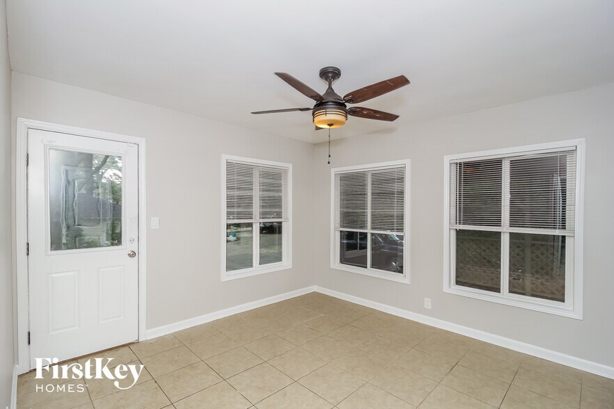 Building Photo - 476 Rigby St NE