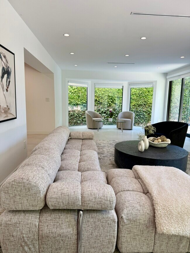 Building Photo - 201 Bedford Dr