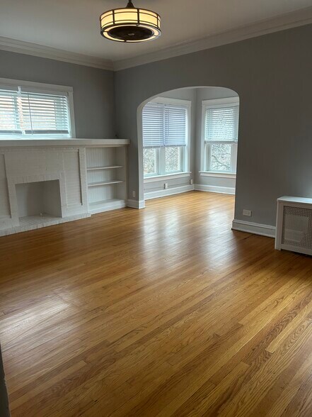 Living and Sunroom - 118 Keeney St #3W