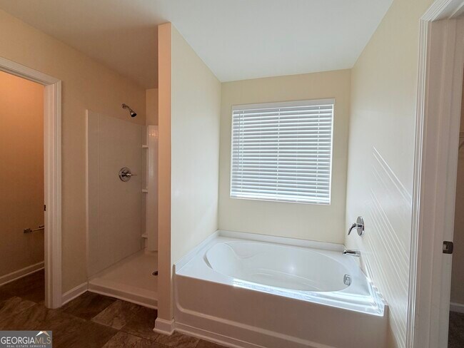 Building Photo - 18 Everett Cir SE