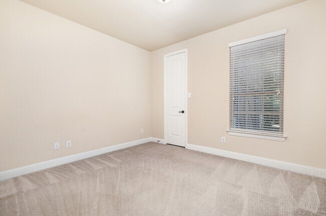 Building Photo - 14106 Summerwoods Ln