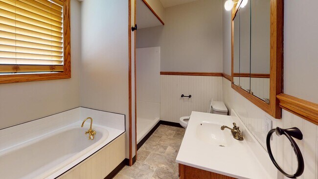 Building Photo - 1025 Park St SW