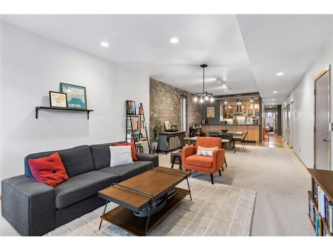 Building Photo - 561 Laurel Ave
