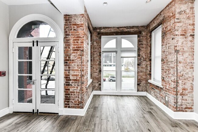 Building Photo - 1227 15th St NW