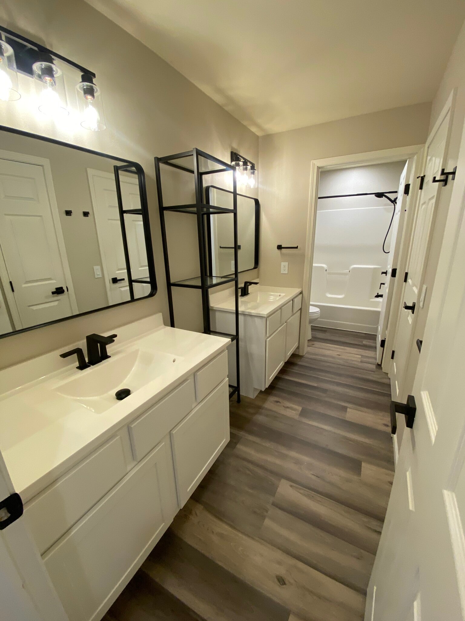 Master bath. New floor, mirrors, lights, hardware... - 2989 Holborn Cir