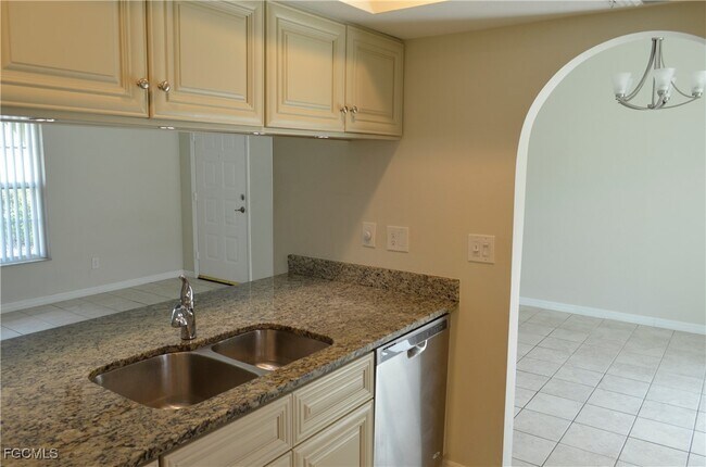 Building Photo - 906 SW 47th Terrace