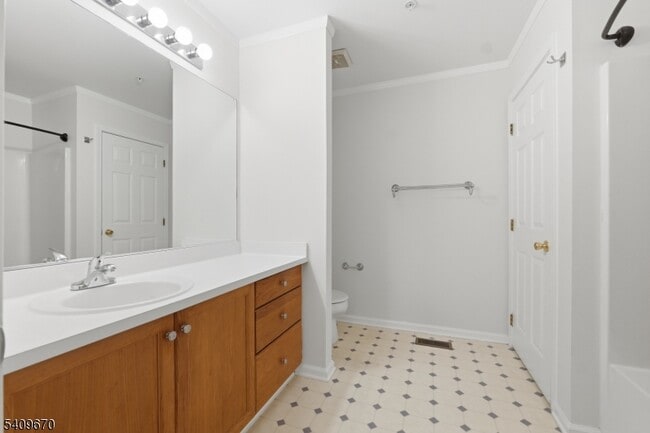 Building Photo - 402 Dalton Ct