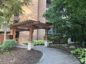 Building Photo - 5900 Oakwood Dr