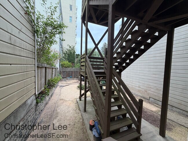 Building Photo - 2110 Baker St