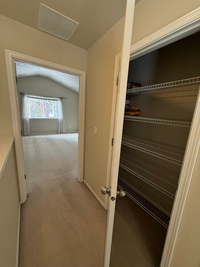 Building Photo - Beautifully Maintained 2 Bed/ 2.5 Bath - River Canyon Estates