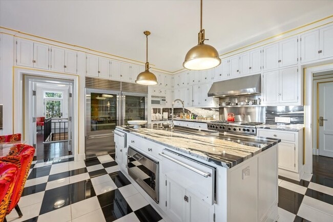 Building Photo - 919 Hill Rd