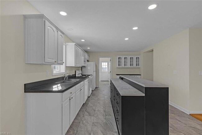 Building Photo - 9469 Glass Rd