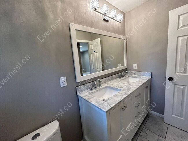 Building Photo - 4891 W Chippewa Dr