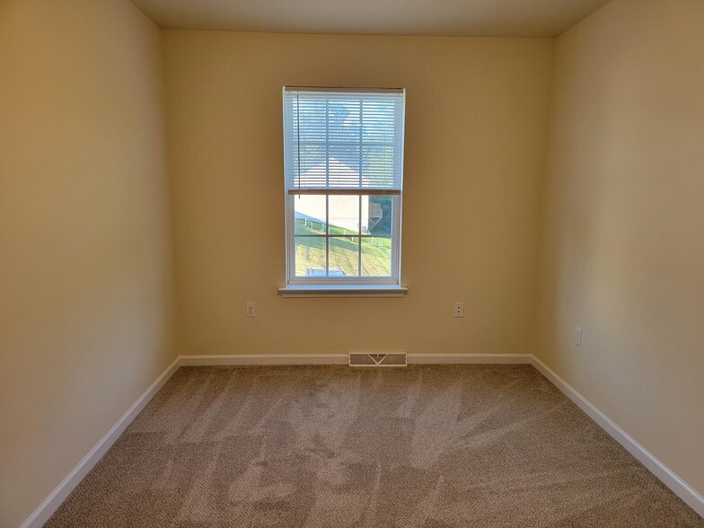 Building Photo - 107 Park Place Cir