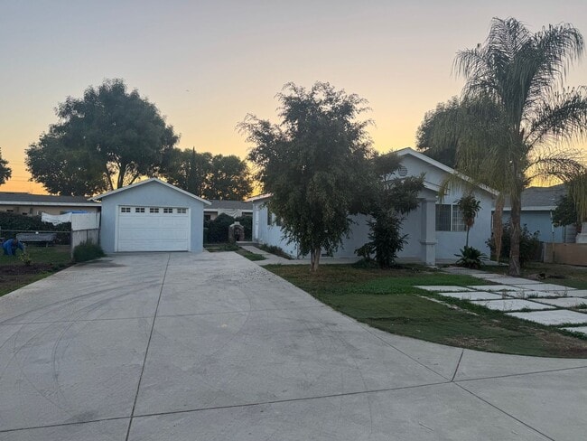 Primary Photo - 9006 Painter Ave