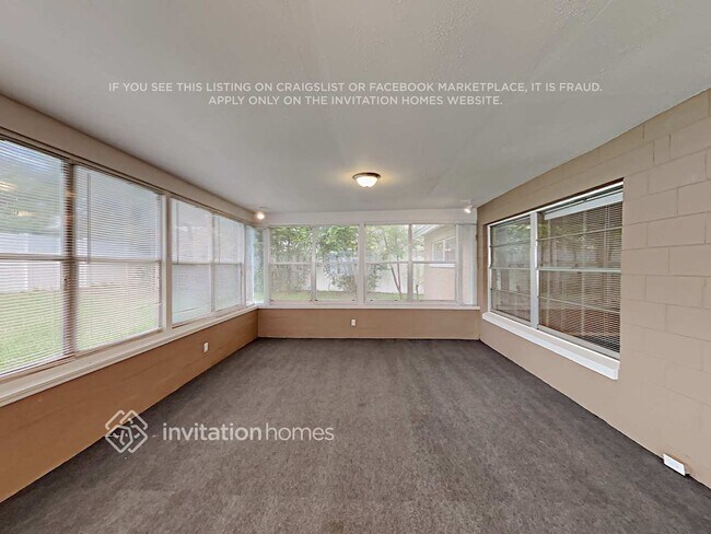 Building Photo - 132 Carriage Hill Dr