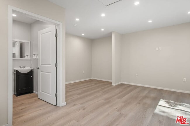 Building Photo - 15328 Vose St