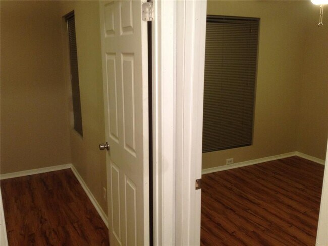 Building Photo - 403 Cypress Ln