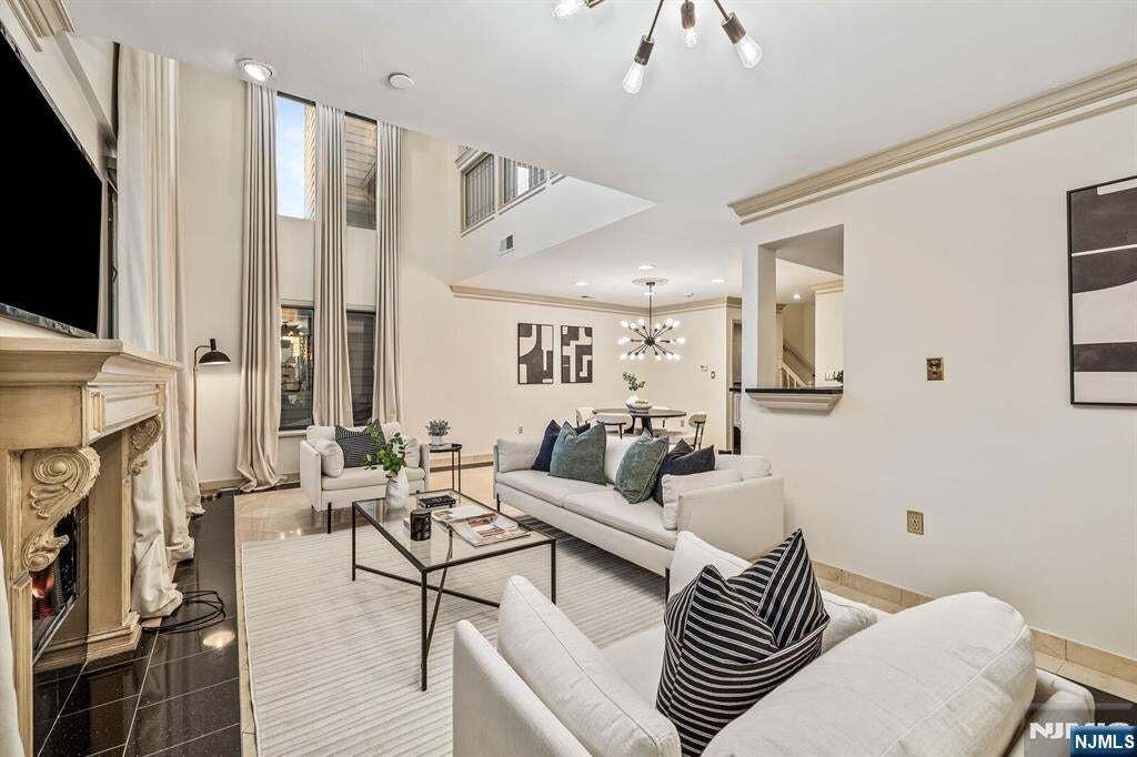 Building Photo - 750 Mainsail Ln