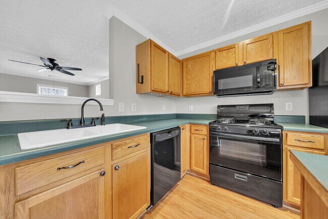 Building Photo - 225 Osmanthus Way