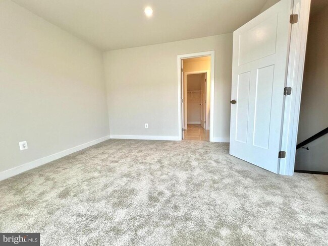 Building Photo - 4322 Ellipse Ter