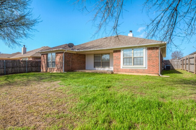 Building Photo - 1717 Briarcreek