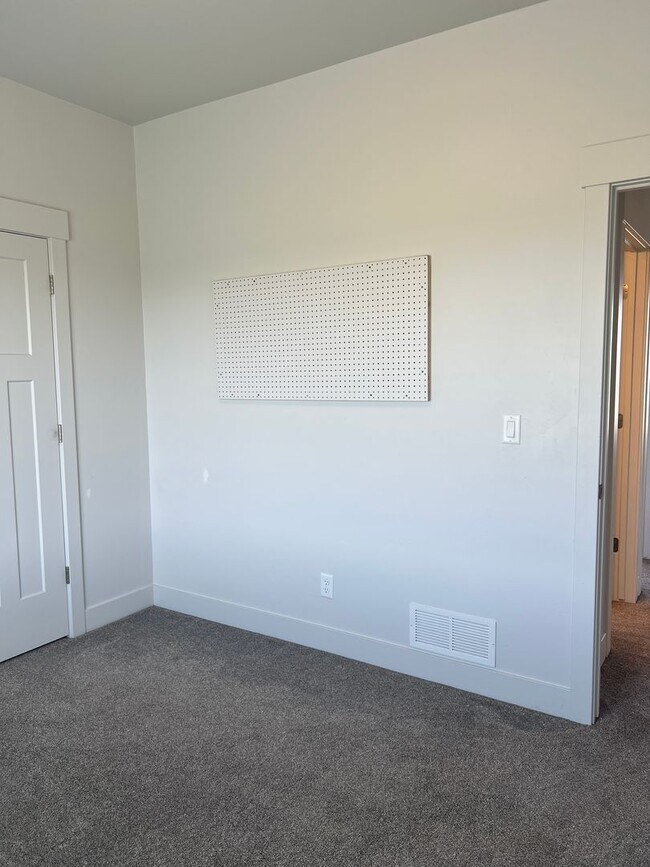 Building Photo - Beautiful 4 bed 2.5 bath home in the desirable Summerfield Subdivision