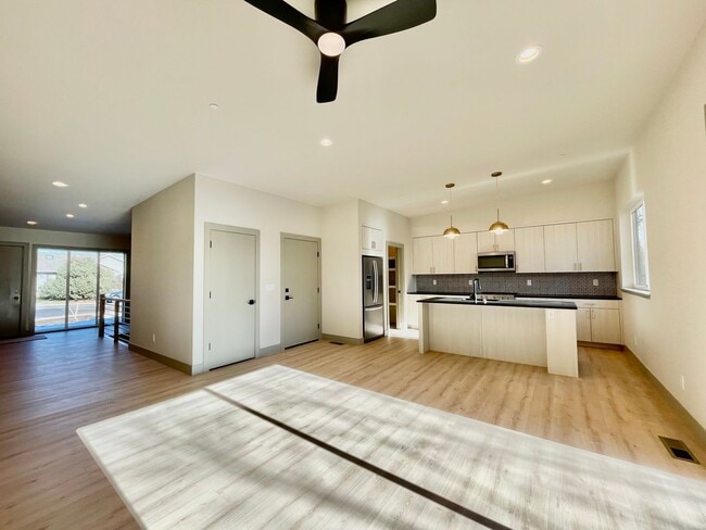 Building Photo - Spacious & Stunningly Remodeled Duplex in Central Fort Collins